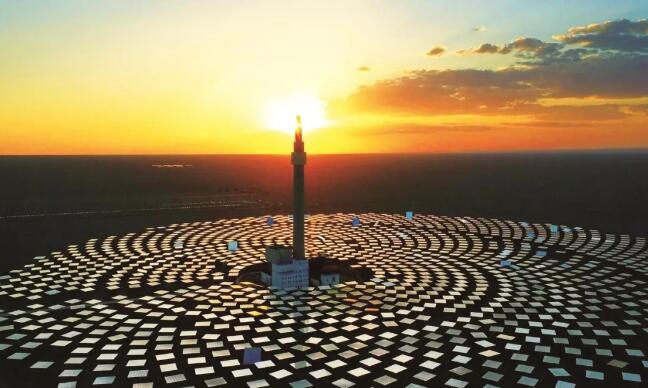 光熱發(fā)電開(kāi)啟了新能源發(fā)展的新篇章(圖1) 太陽(yáng)能發(fā)電系統(tǒng)圖全解