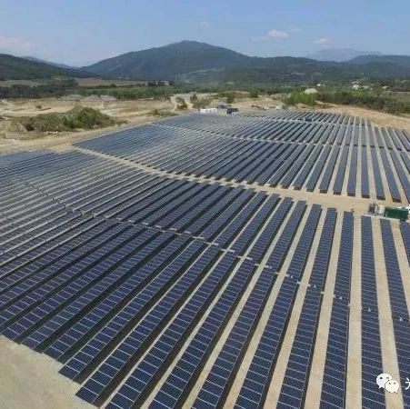 從光伏生產(chǎn)到分布式發(fā)電系統(tǒng)的模式轉(zhuǎn)變(圖1) 分布式發(fā)電系統(tǒng)并網(wǎng)